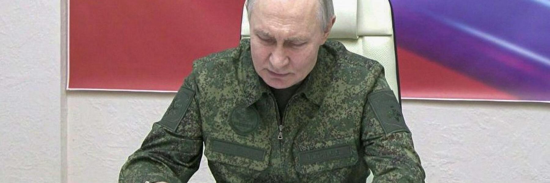 Putin is in Kursk, and a US team travels to Moscow to discuss Ukraine.