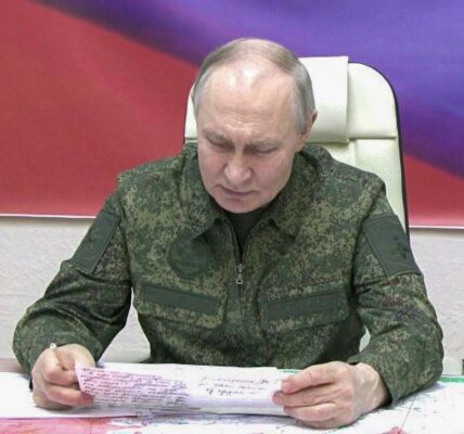 Putin is in Kursk, and a US team travels to Moscow to discuss Ukraine.