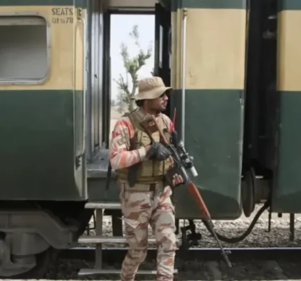 The Pakistan army reports that the train has released 300 captives.